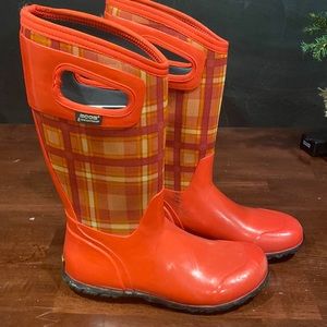 Women’s BOGS North Hampton Plaid insulated winter boots - size 8